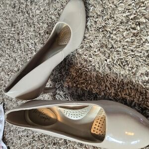 Dexflex Comfort Women's Cream Heels